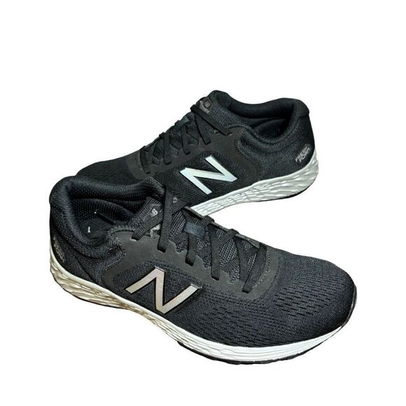 Men’s New balance fresh foam athletic shoes size 5 black - Picture 3 of 5